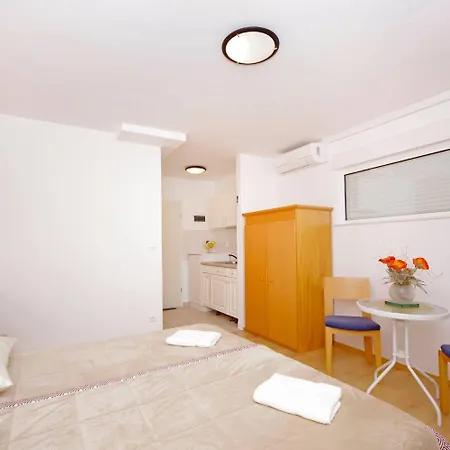 Javi Апартаменти *