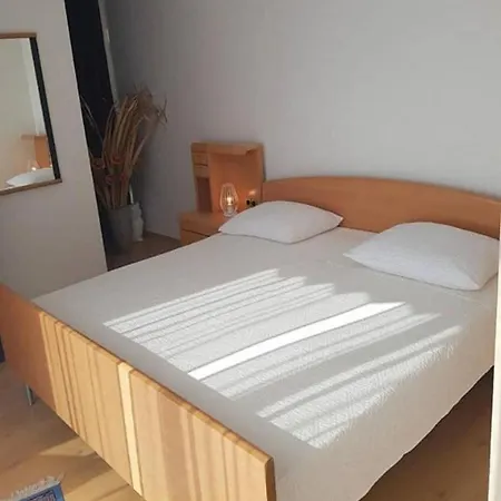 Apartment Javi - Free Private Parking *