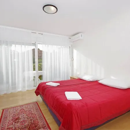 Apartment Javi - Free Private Parking *