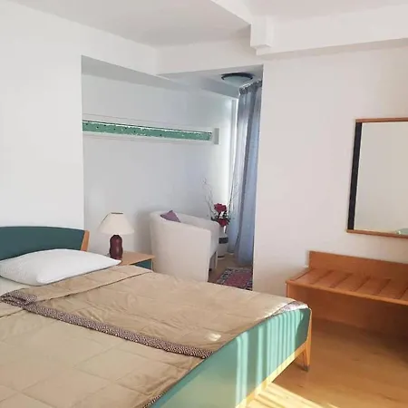 Javi - Free Private Parking Apartment