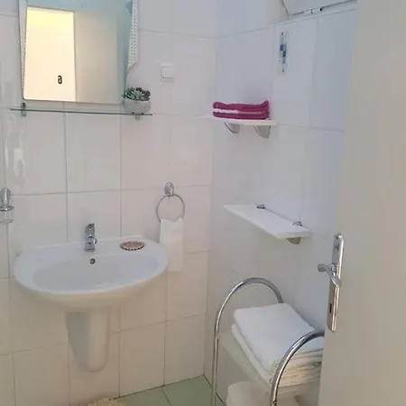 Javi - Free Private Parking Apartment *