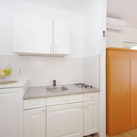 Javi - Free Private Parking Apartment Trogir
