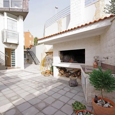 Apartment Javi - Free Private Parking Trogir